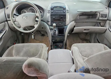 2010 Toyota Sienna Ce z USA, uszkodzony, nr VIN 5TDKK4CCXAS332848